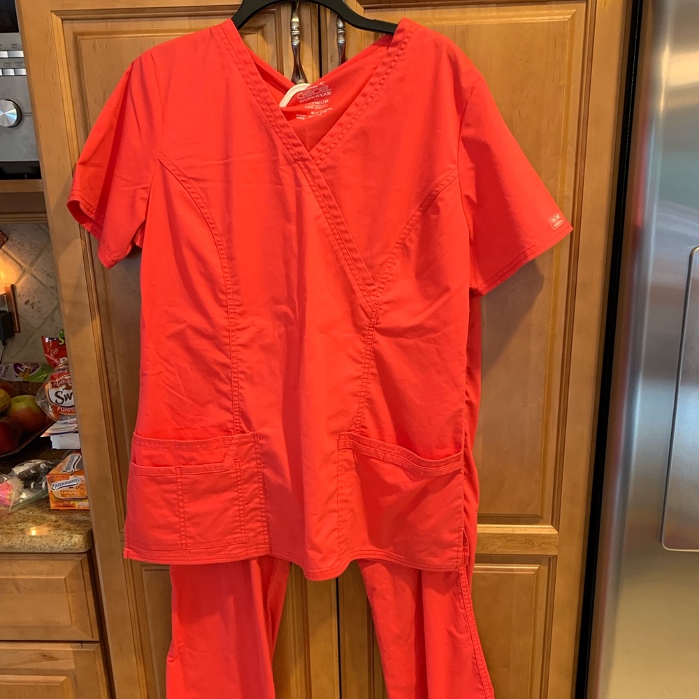 Scrub set